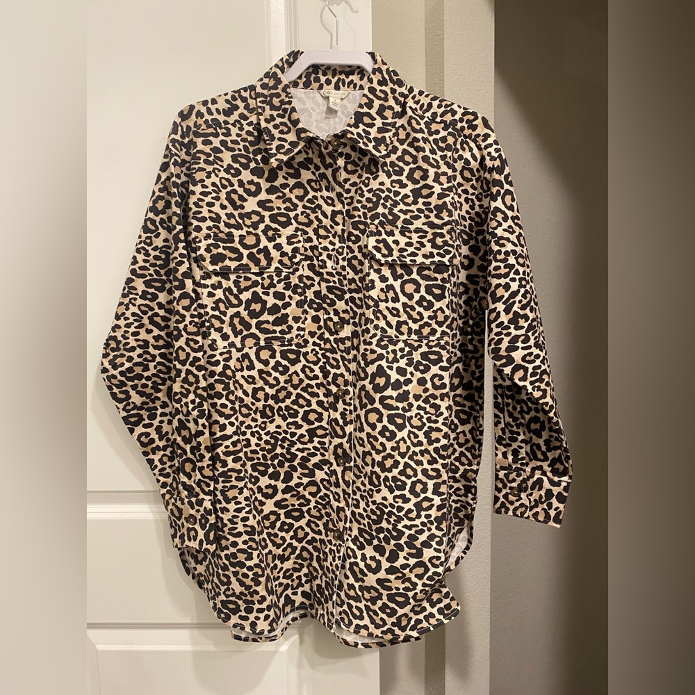 Size Small oversized leopard button up jacket